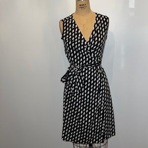 Banana Republic Lightweight Black/White Print Sleeveless Wrap Dress 2